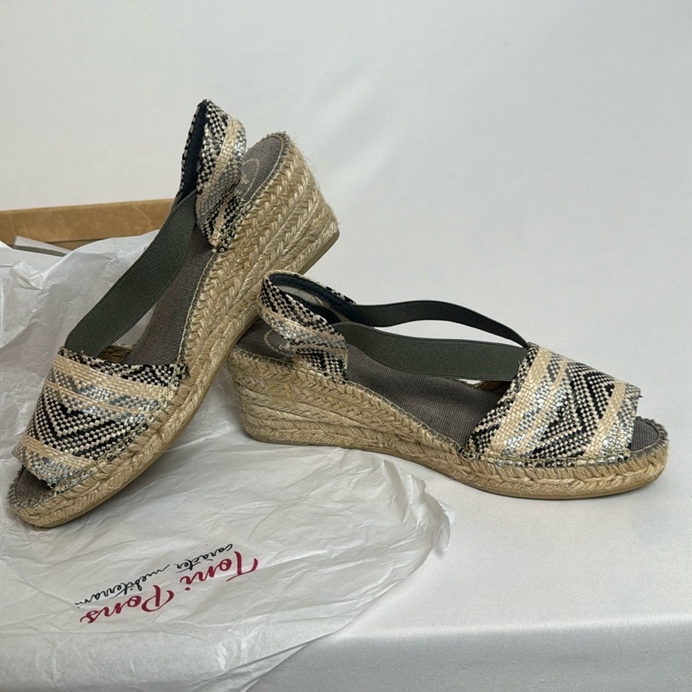 TONI PONS (TEIDE-KD)
From Spain, always a great choice for casual dressing.